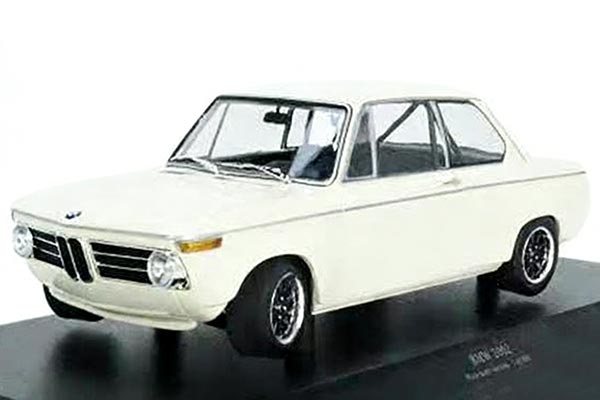 1970 BMW 2002 Diecast Car Model 1:18 Scale White
