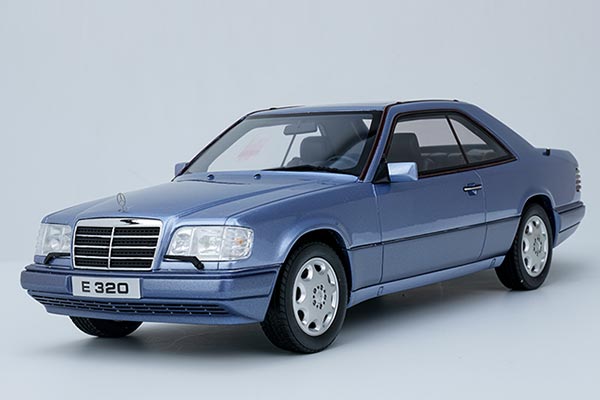 Mercedes-Benz E-Class E320 W124 Resin Car Model 1:18 Scale Blue