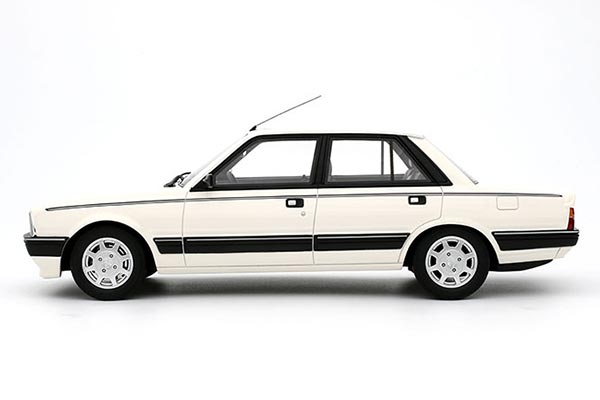 1989 Peugeot 505 V6 Resin Car Model 1:18 Scale White [SD04H970]