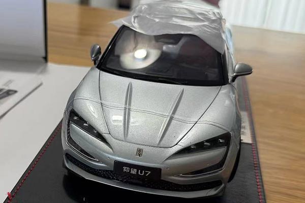 2025 BYD Yangwang U7 Diecast Car Model 1:18 Scale Silver