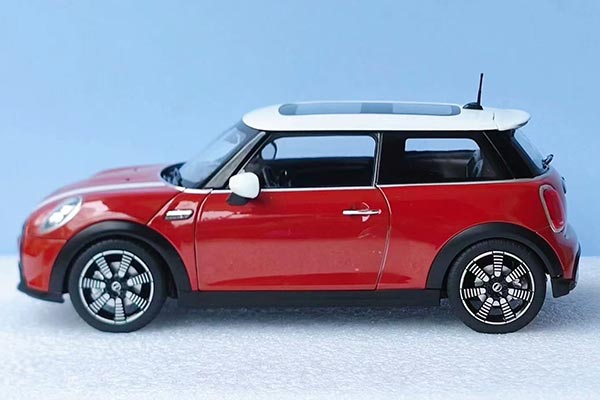 Mini Cooper S 3-Door Hatchback F56 Diecast Car Model 1:18 Scale [SD05H043]