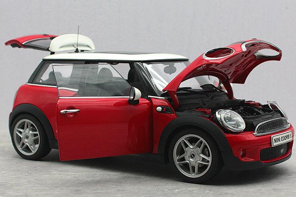 Mini Cooper S Hatchback Diecast Car Model 1:18 Scale [SD05H054]