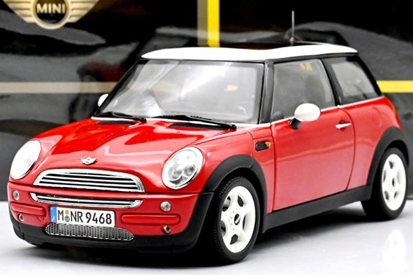 Mini Cooper Hatchback Diecast Car Model 1:18 Scale Red