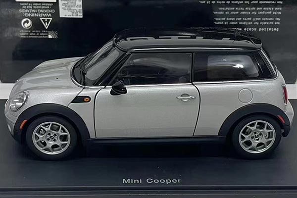 2008 Mini Cooper Hatchback R56 Diecast Model 1:18 Scale Silver [SD05H062]