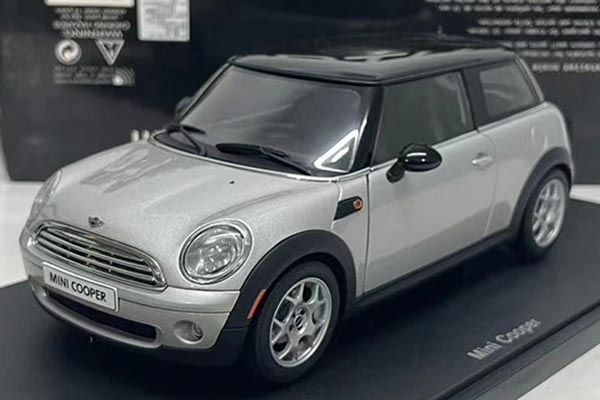 2008 Mini Cooper Hatchback R56 Diecast Model 1:18 Scale Silver