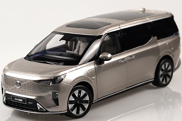 2024 Volvo EM90 MPV Diecast Model 1:18 Scale Golden