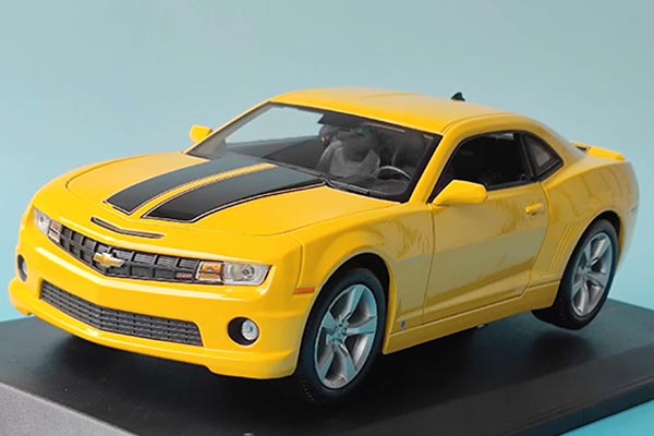 2010 Chevrolet Camaro SS RS Diecast Car Model 1:18 Scale Yellow