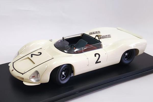 1967 Porsche 910/8 Bergspyder Diecast Car Model 1:18 Scale White