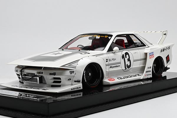 Nissan Skyline R32 Resin Car Model 1:18 Scale White