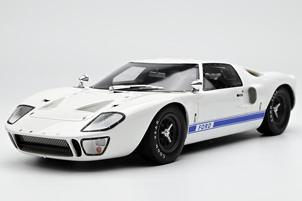 Ford GT40 2-Door Coupe Resin Car Model 1:18 Scale White