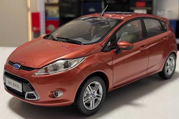 2009 Ford Fiesta Diecast Car Model 1:18 Scale Orange