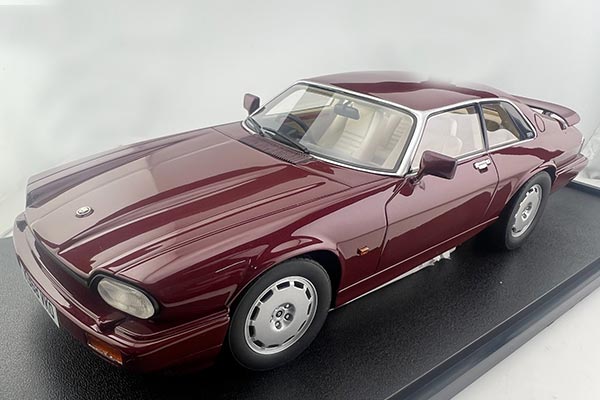 1993 Jaguar XJR-S Resin Car Model 1:18 Scale Wine Red