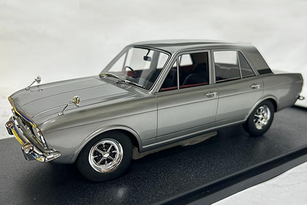 1970 Ford Cortina 1600E Resin Car Model 1:18 Scale