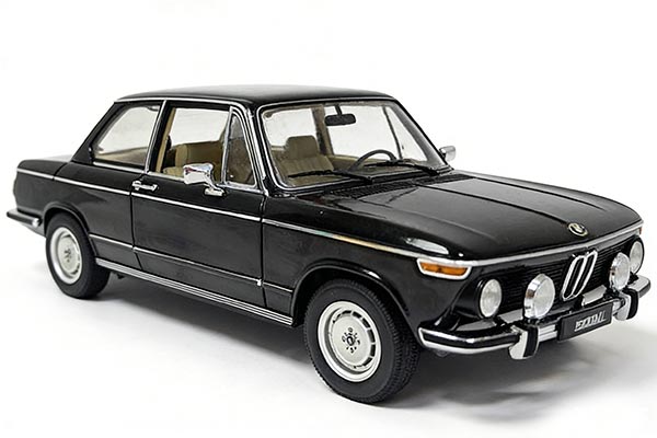 BMW 2002 tii Diecast Car Model 1:18 Scale Black