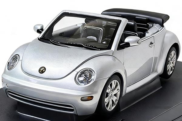 Volkswagen New Beetle Cabriolet Diecast Model 1:18 Scale Silver