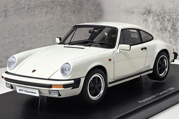 1988 Porsche 911 Carrera Diecast Car Model 1:18 Scale White