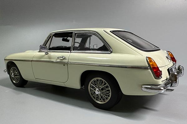 AUTO ART 1/18 Toyota 2000GT Coupé Silver Diecast Model Car Full Open