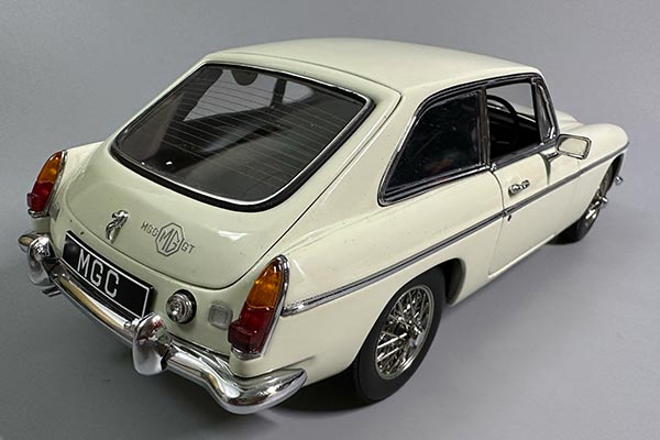 Autoart 1/18 MGC GT Coupé – Couleur Snowberry White – Réf 76621 – Miniature Occasion
