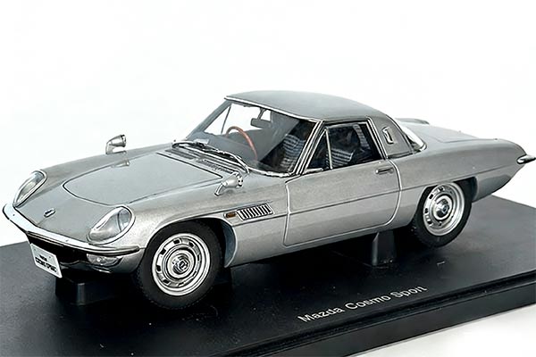Mazda Cosmo Sport Diecast Car Model 1:18 Scale