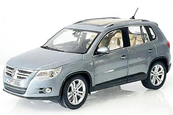 Volkswagen Tiguan Limited Edition 3000 Diecast Model 1:18 Blue