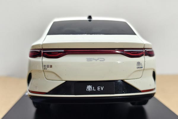 2025 BYD Qin L EV Diecast Car Model 1:18 Scale White [SD05H294]