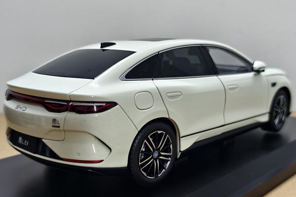 2025 BYD Qin L EV Diecast Car Model 1:18 Scale White [SD05H294]