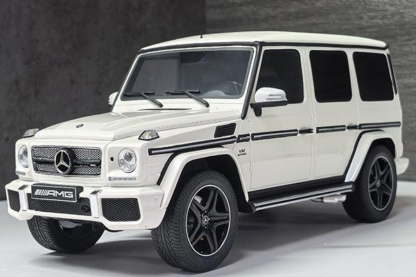 Mercedes-Benz G-Class G65 AMG Resin Model 1:18 Scale White