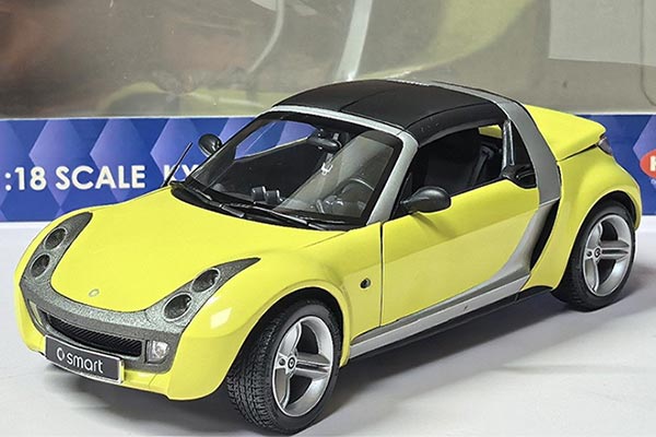 Smart Roadster Diecast Car Model 1:18 Scale Yellow