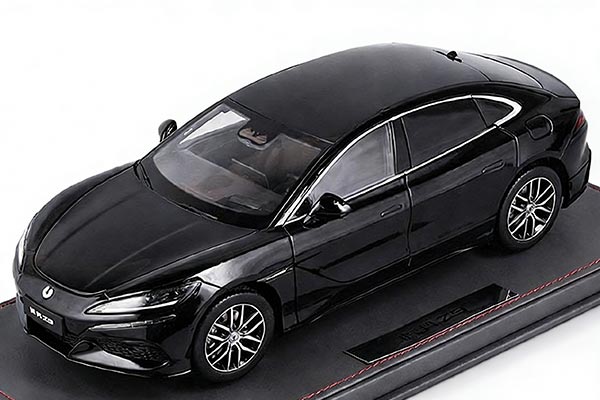 2024 Denza Z9 Diecast Car Model 1:18 Scale Black