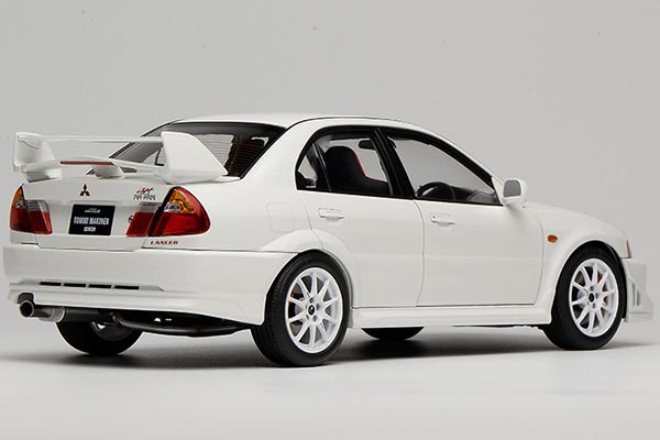 2000 Mitsubishi Lancer Evolution Diecast Model 1:18 Scale White [SD05H360]
