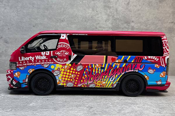 Toyota Hiace LBWK Van Resin Model 1:18 Scale [SD05H364]