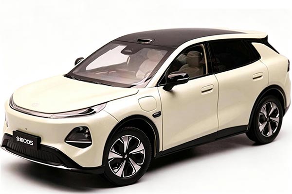 2026 Changan Nevo Qiyuan Q05 Diecast Model 1:18 Scale Silver