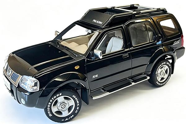 2004 Nissan Paladin SUV Diecast Model 1:18 Scale