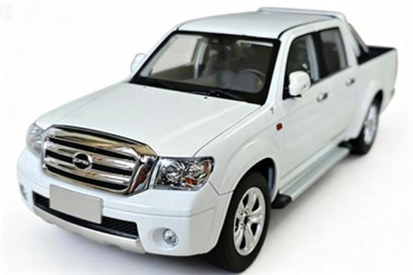 2013 Bahman Capra Pickup Truck Diecast Model 1:18 Scale White