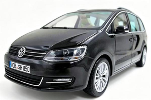 2013 Volkswagen Sharan MPV Diecast Model 1:18 Scale Deep Blue
