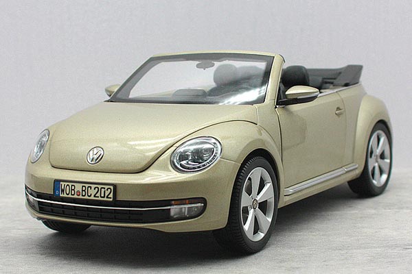 2012 Volkswagen New Beetle Cabriolet Diecast Model 1:18 Silver