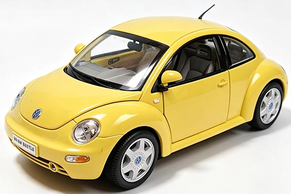 2008 Volkswagen New Beetle Coupe Diecast Car Model 1:18 Scale