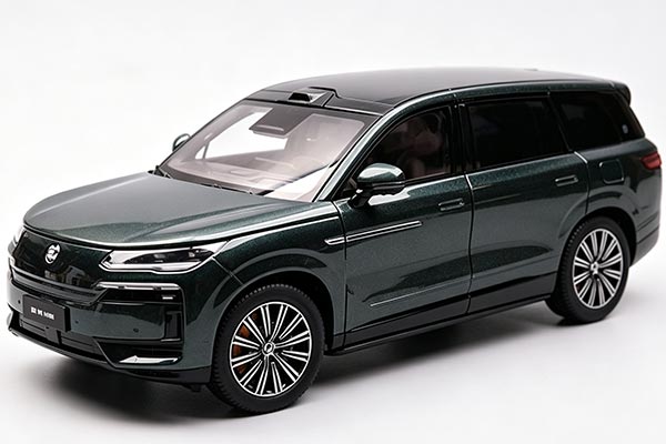 2025 Denza N9 SUV Diecast Model 1:18 Scale Deep Green